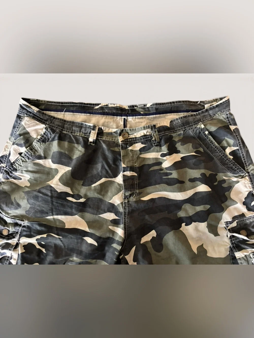Men’s Army Green Camouflage Cargo Hiking Shorts Size 44